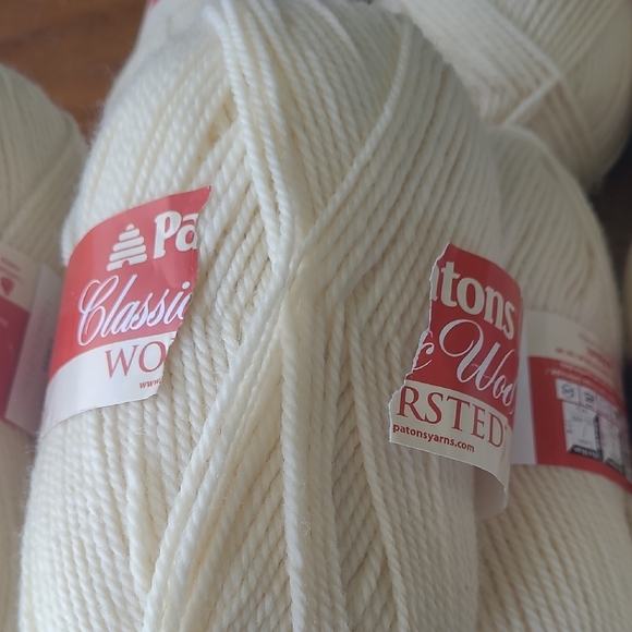 Patons Classic Wool Worsted Yarn in Cream 14 Skeins - Picture 6 of 7
